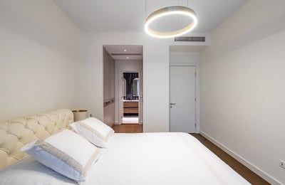 Alquiler de un piso luminoso de 3 habitaciones, 84 m², en el complejo residencial BW Terraces, Belgrado, Serbia